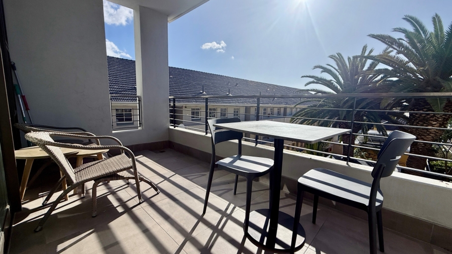 To Let 1 Bedroom Property for Rent in Green Point Western Cape